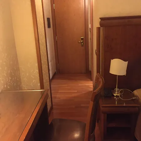 Hotel Divine