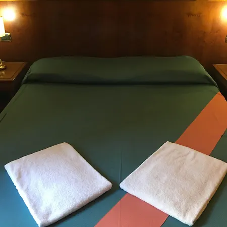 Hotel Divine 2*