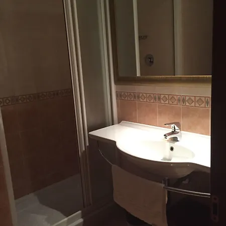 Hotel Divine 2*